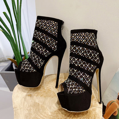 Effortlessly Elegant Boots with a Timeless Design