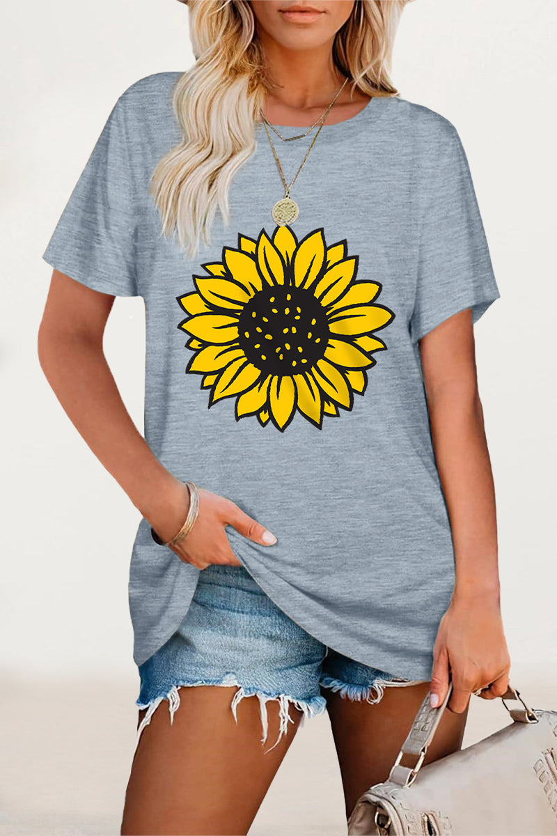 Effortlessly Elegant T-Shirt with a Timeless Design