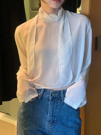 Classic Vintage Blouse with a Flattering Fit