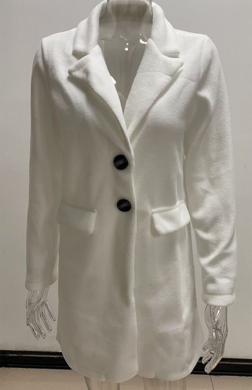 Effortlessly Elegant Coat with a Timeless Design