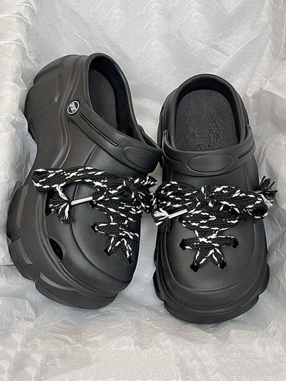 Well Tailored Sandals with a Graceful Silhouette