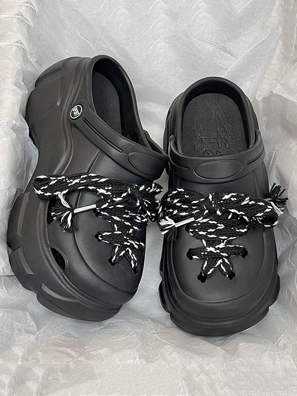 Well Tailored Sandals with a Graceful Silhouette
