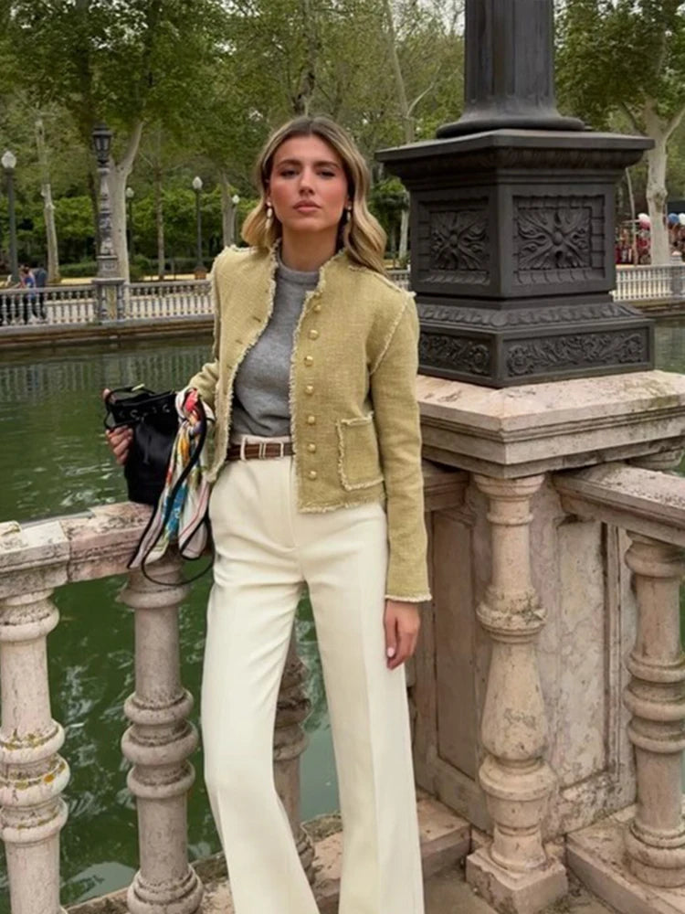 Well Tailored Jacket with a Graceful Silhouette