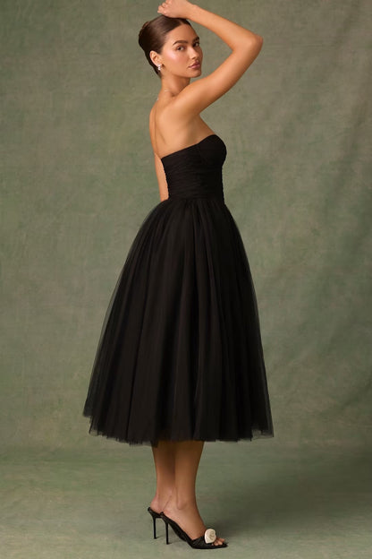 Classic Vintage Dress with a Flattering Fit