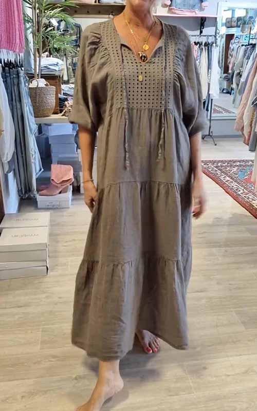 Classic Vintage Dress with a Flattering Fit