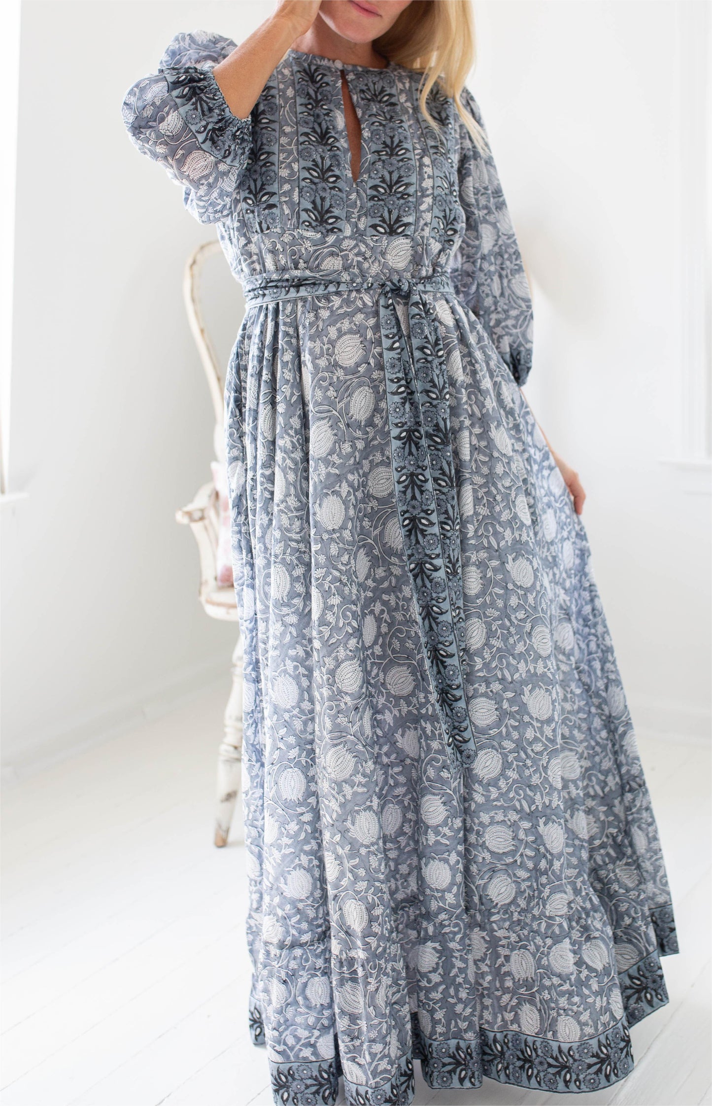 Classic Vintage Dress with a Flattering Fit