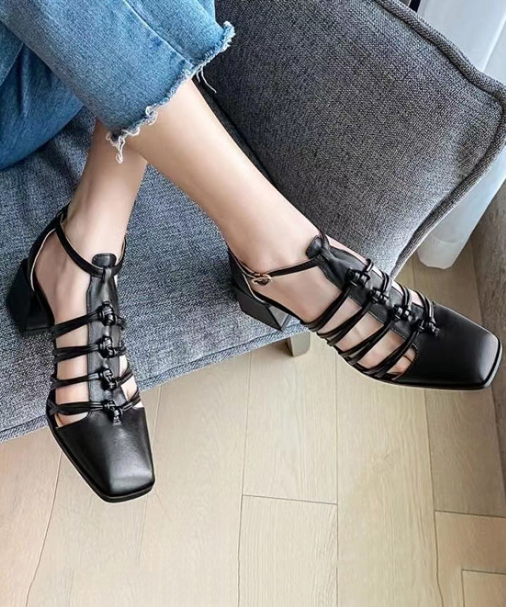 Effortlessly Elegant Sandals with a Timeless Design