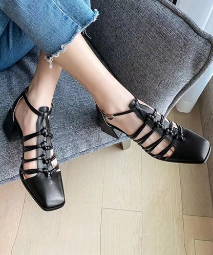 Effortlessly Elegant Sandals with a Timeless Design