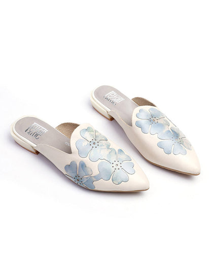 Classic Vintage Sandals with a Flattering Fit