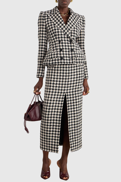 Effortlessly Elegant Jacket with a Timeless Design