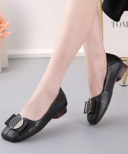 Effortlessly Elegant Shoes with a Timeless Design