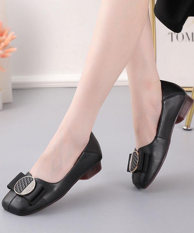 Effortlessly Elegant Shoes with a Timeless Design
