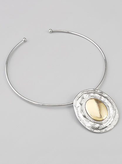 Effortlessly Elegant Garment with a Timeless Design