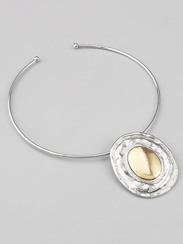 Effortlessly Elegant Garment with a Timeless Design