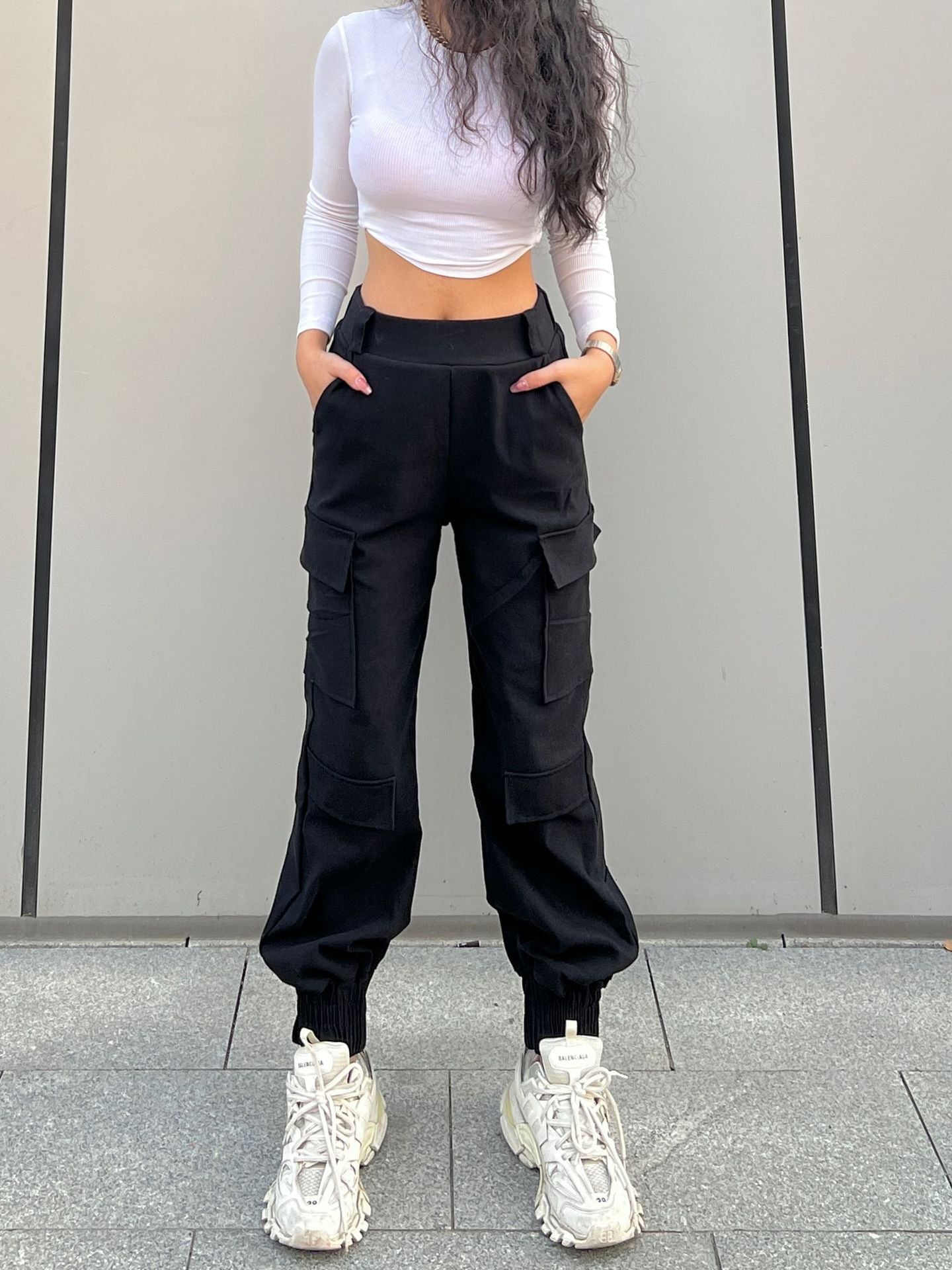 Elegantly Styled Trousers for Everyday Wear