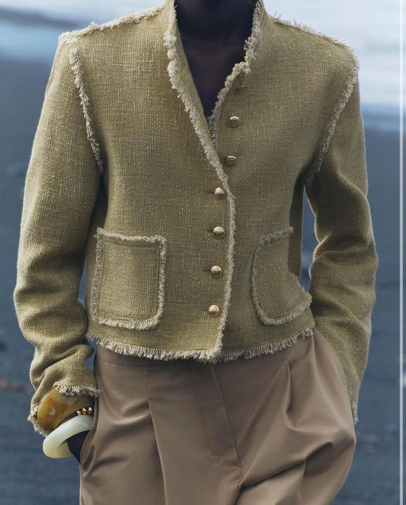 Well Tailored Jacket with a Graceful Silhouette