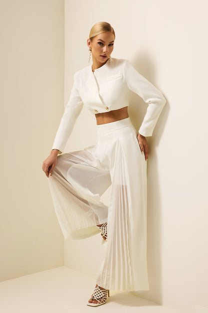 Well Tailored Pants with a Graceful Silhouette