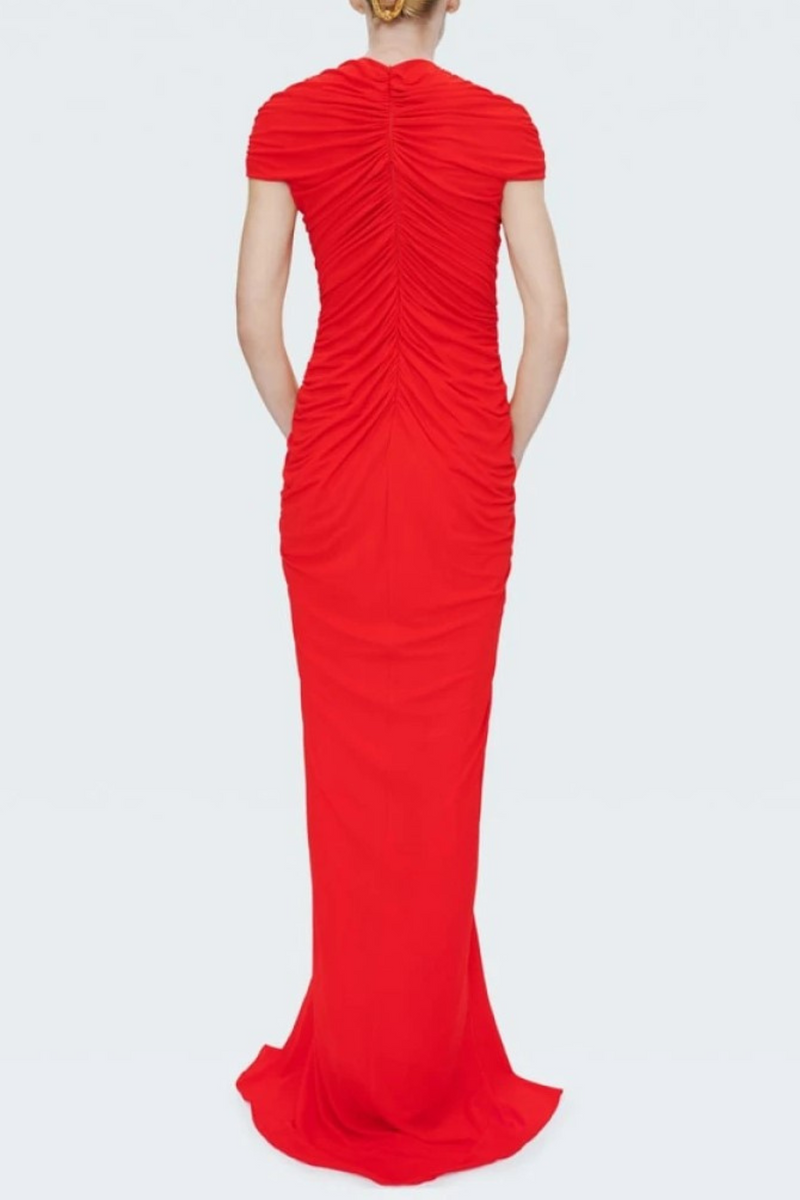 Well Tailored Dress with a Graceful Silhouette