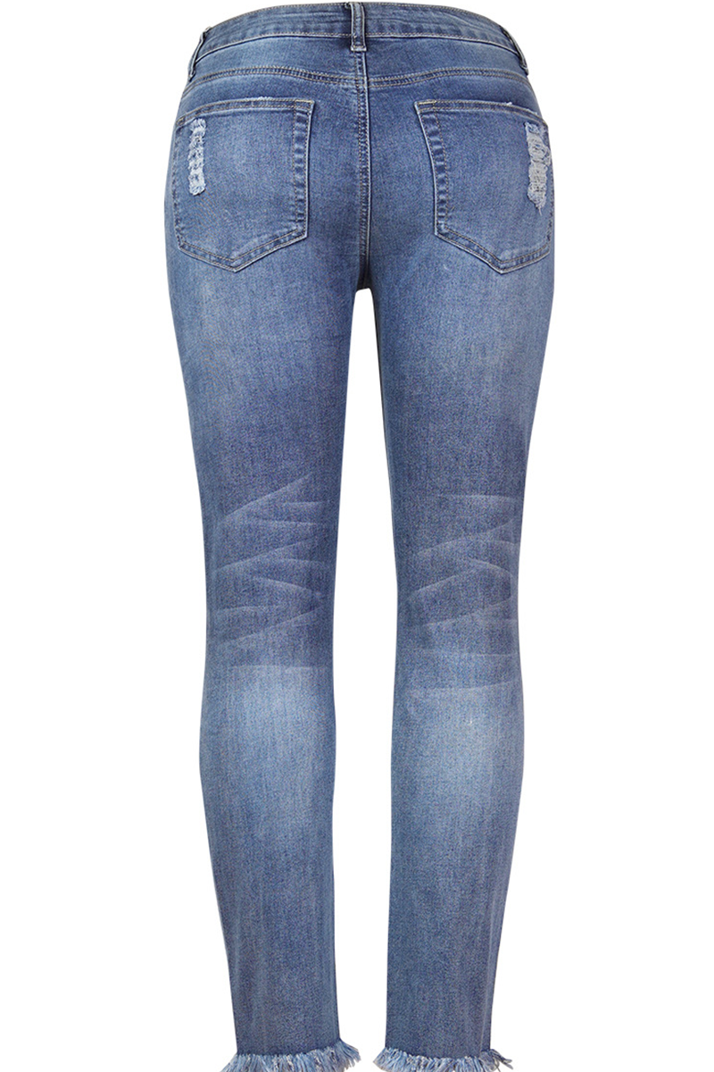 Well Tailored Garment with a Graceful Silhouette