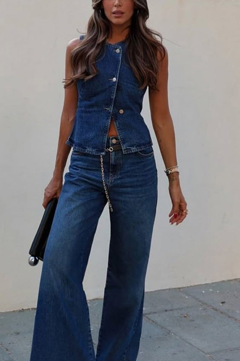 Well Tailored Top with a Graceful Silhouette