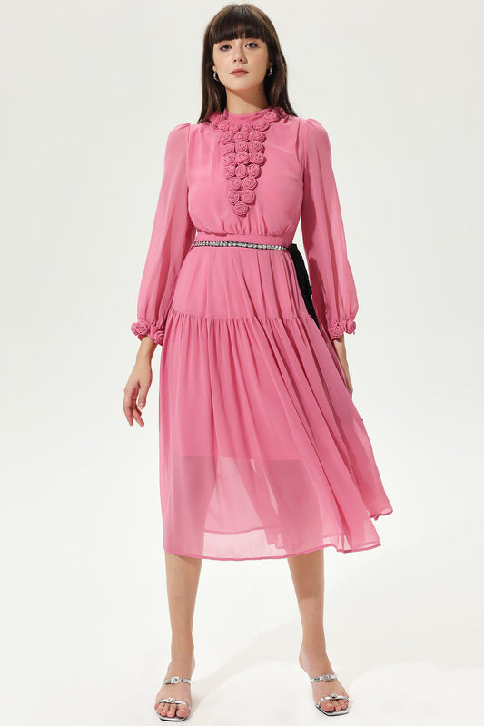 Beautifully Finished Dress in a Timeless Design