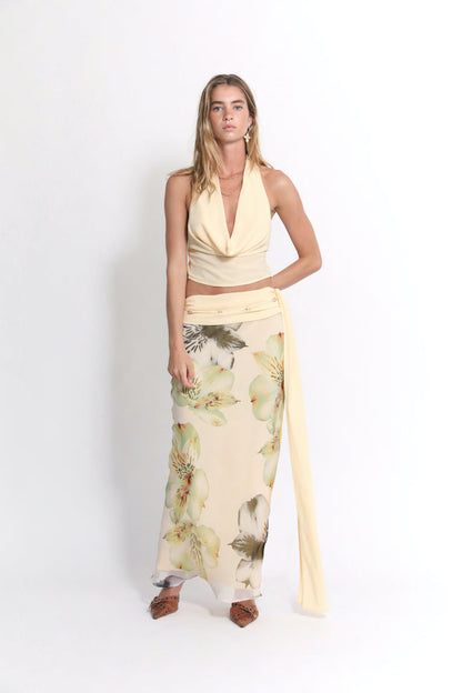 Well Tailored Top with a Graceful Silhouette