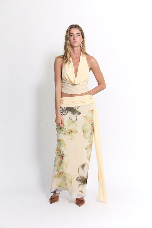 Well Tailored Top with a Graceful Silhouette