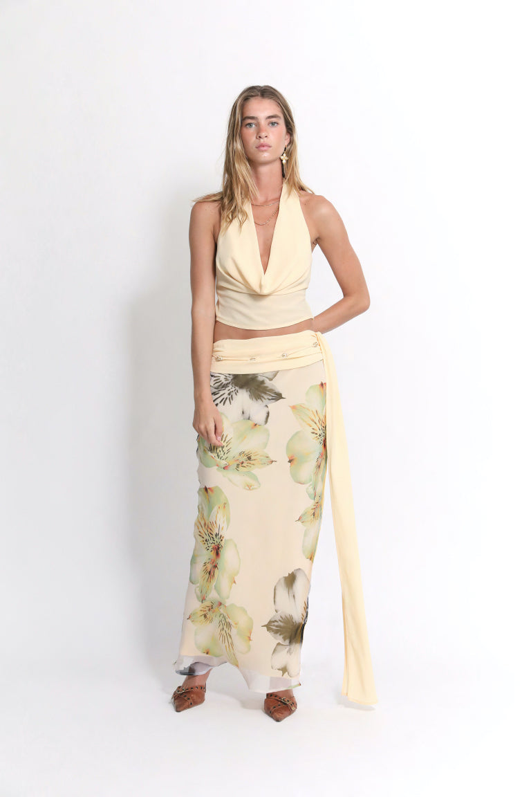 Well Tailored Top with a Graceful Silhouette