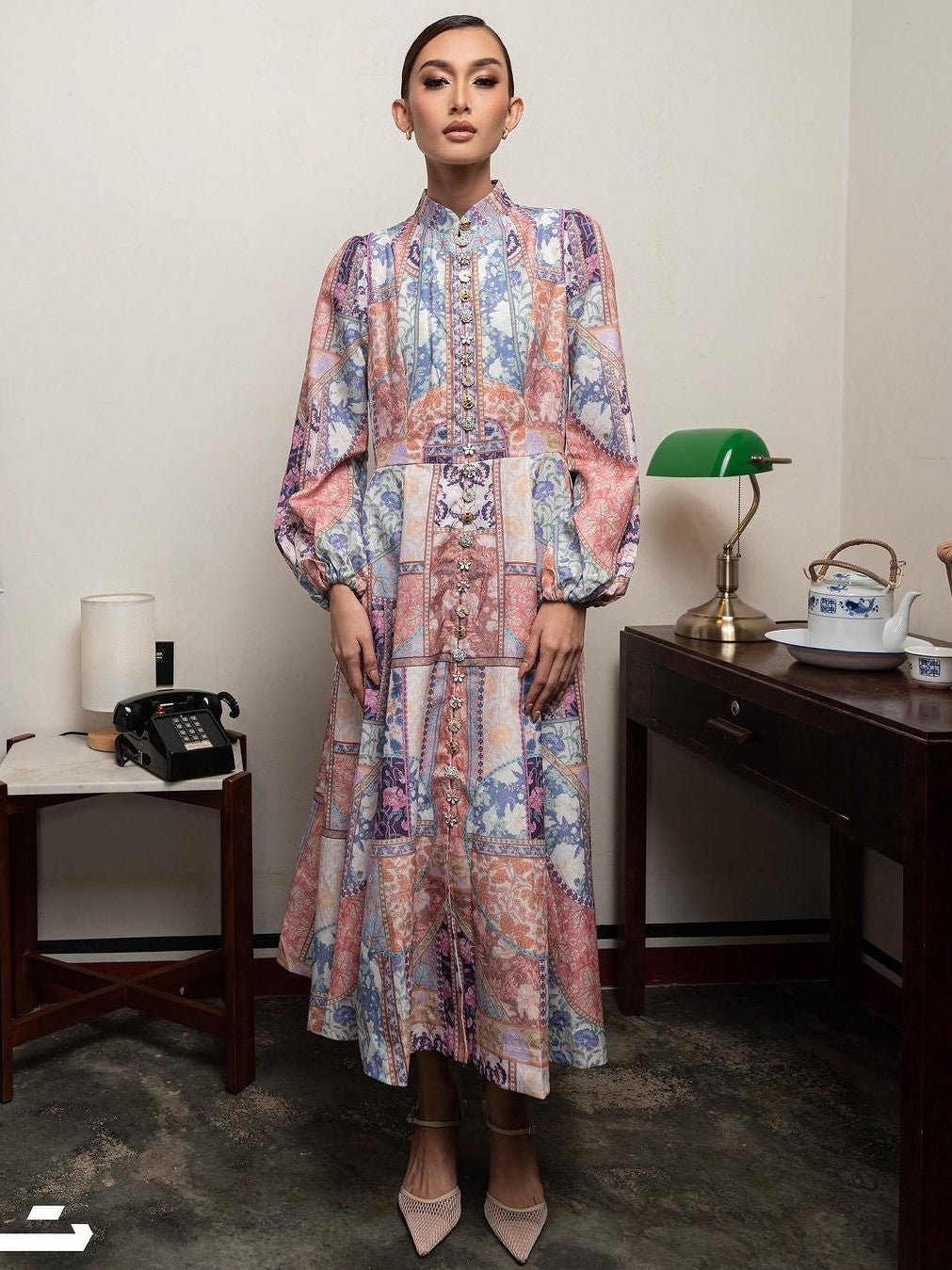 Effortlessly Elegant Dress with a Timeless Design