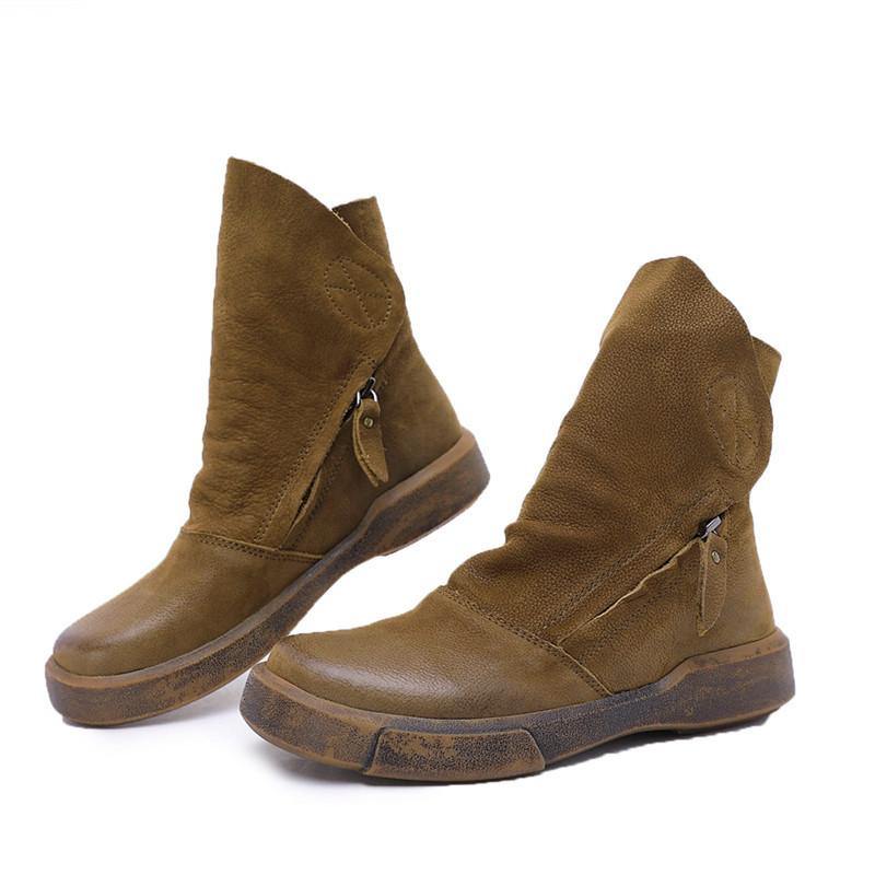 Effortlessly Elegant Boots with a Timeless Design