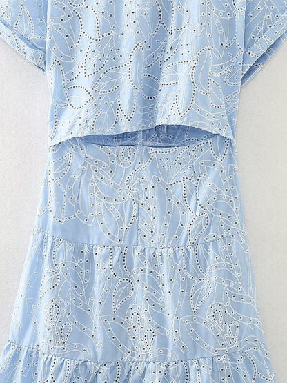 Effortlessly Elegant Dress with a Timeless Design