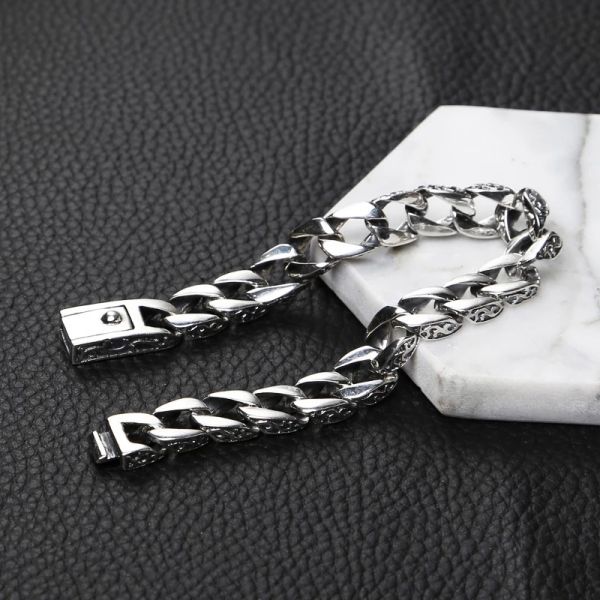 Beautifully Finished Garment in a Timeless Design