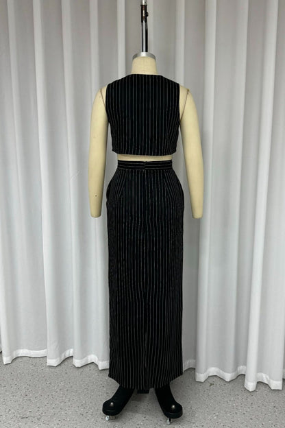 Effortlessly Elegant Garment with a Timeless Design