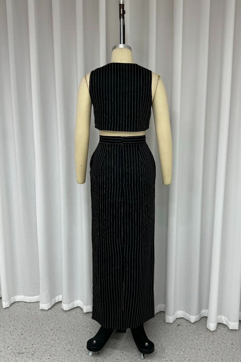 Effortlessly Elegant Garment with a Timeless Design