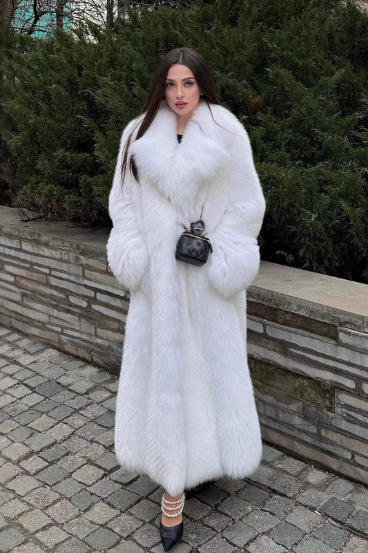 Effortlessly Elegant Coat with a Timeless Design