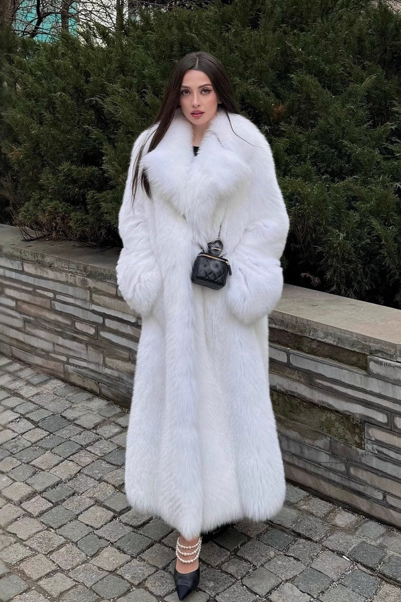 Effortlessly Elegant Coat with a Timeless Design
