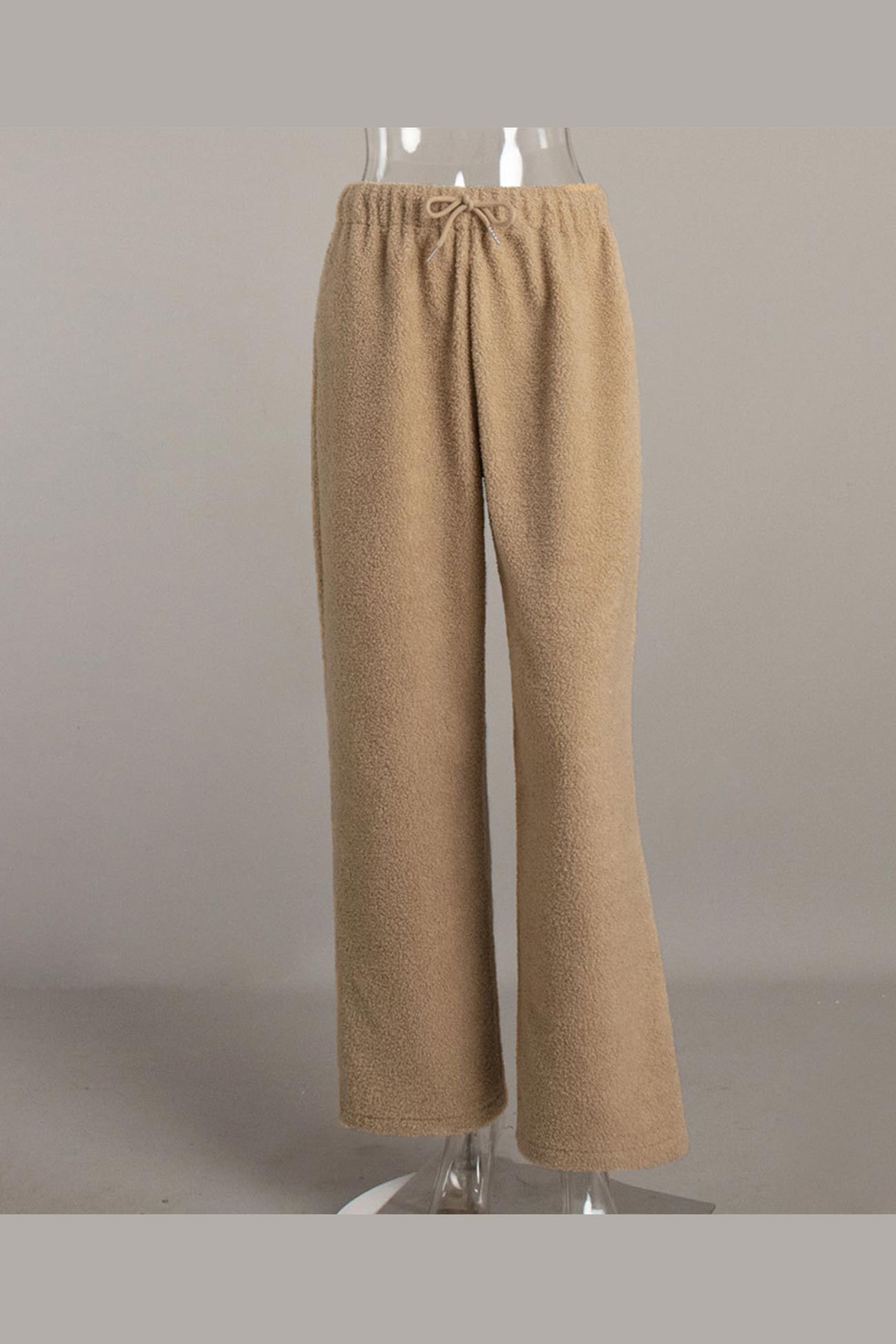 Effortlessly Elegant Pants with a Timeless Design