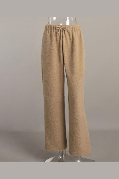 Effortlessly Elegant Pants with a Timeless Design