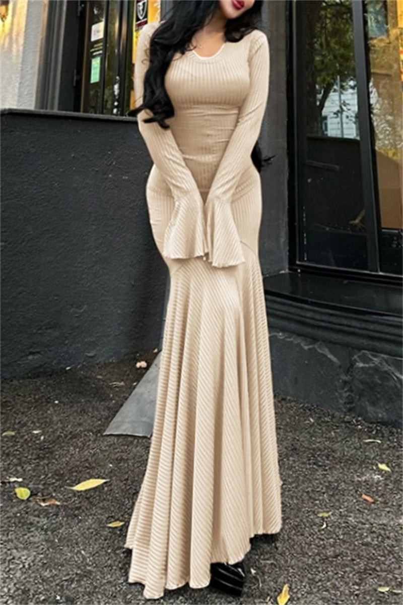 Beautifully Finished Dress in a Timeless Design