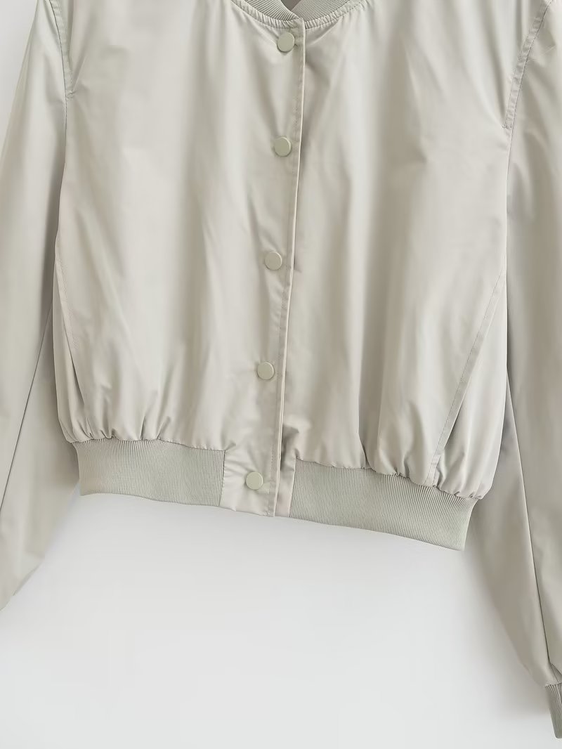 Effortlessly Elegant Jacket with a Timeless Design
