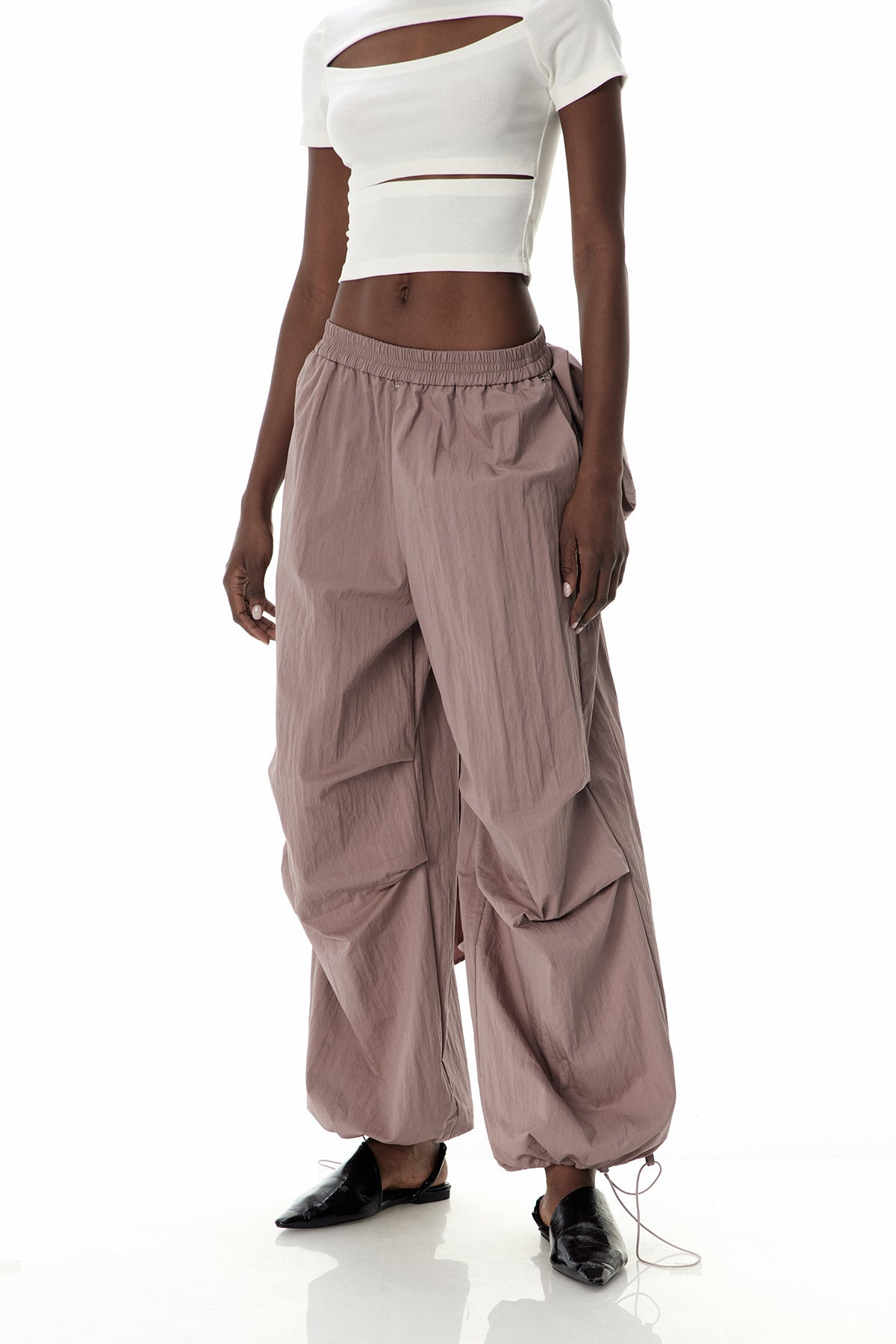 Well Tailored Pants with a Graceful Silhouette