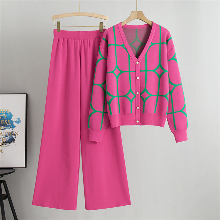 Well Tailored Sweater with a Graceful Silhouette