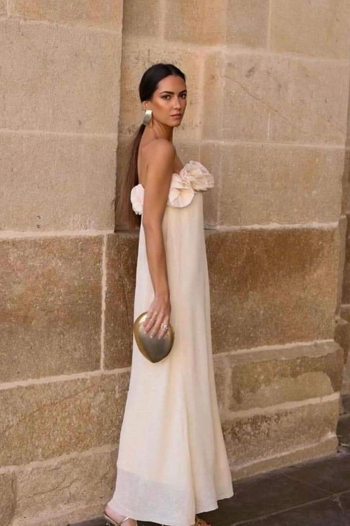 Well Tailored Dress with a Graceful Silhouette