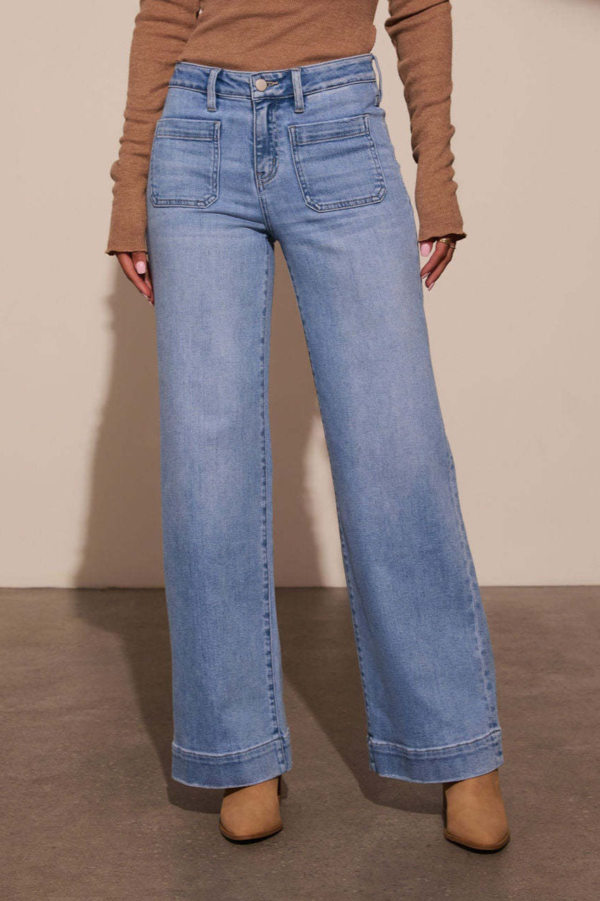 Effortlessly Elegant Garment with a Timeless Design