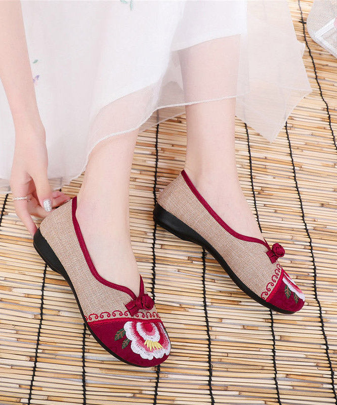 Well Tailored Shoes with a Graceful Silhouette