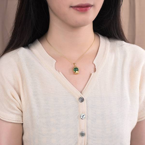 Sophisticated Garment with a Clean Classic Look