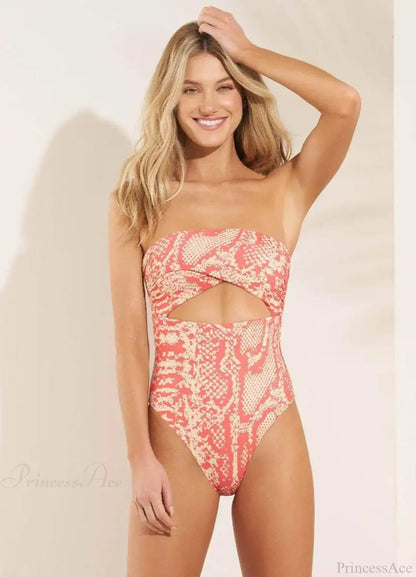 Effortlessly Elegant Swimsuit with a Timeless Design