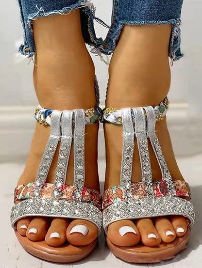 Effortlessly Elegant Sandals with a Timeless Design