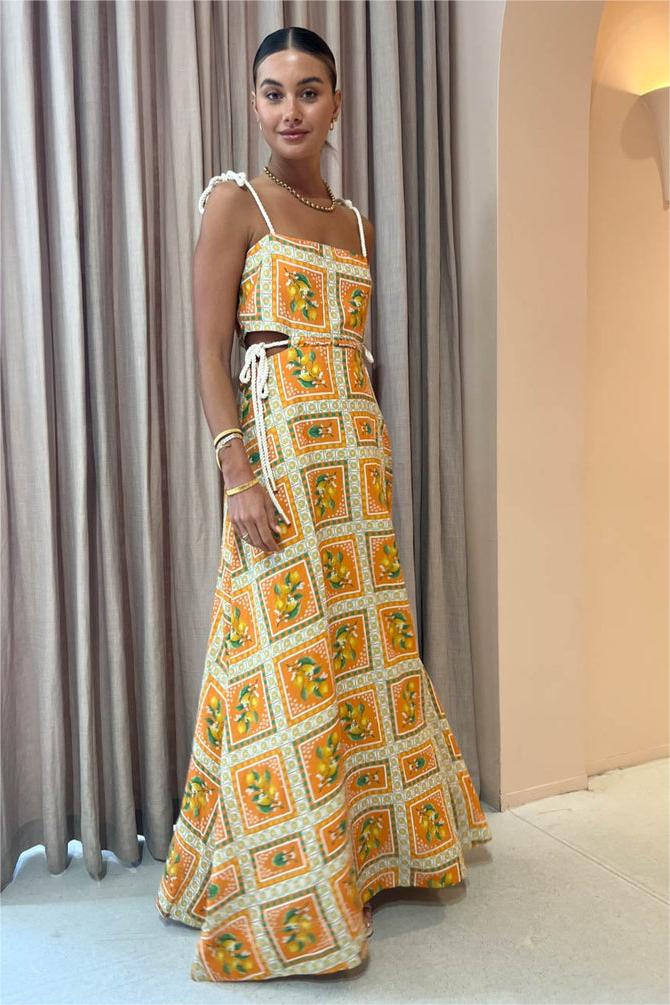 Gracefully Styled Dress for Any Occasion