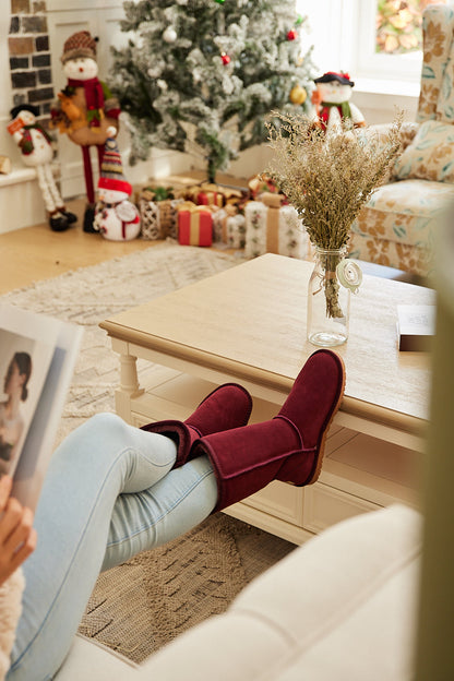 Effortlessly Elegant Boots with a Timeless Design